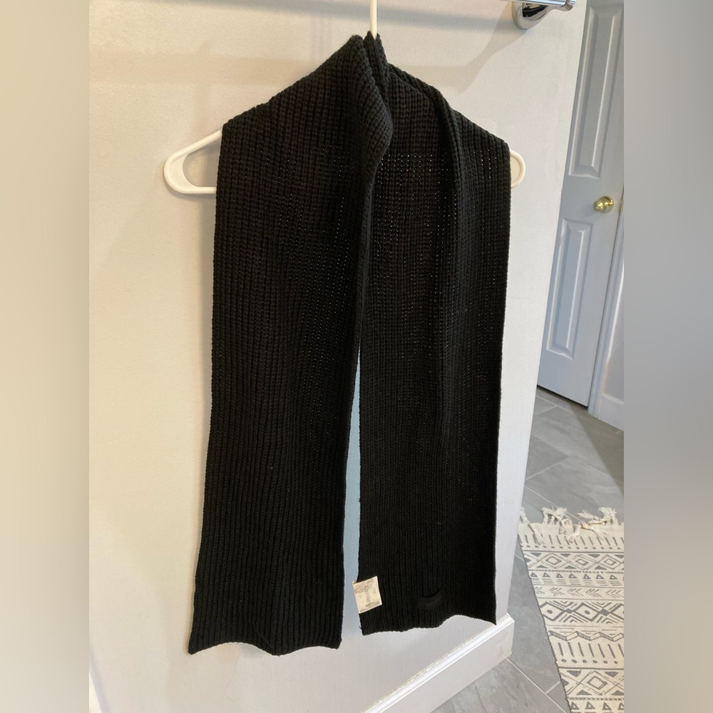 Calvin Klein NWT black Ribbed Knit Scarf